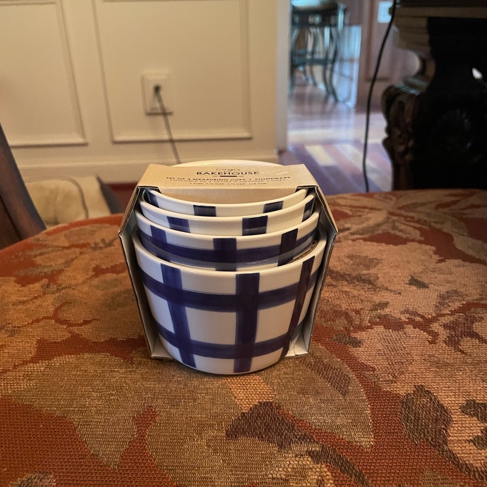Bake shop plaid measuring cups